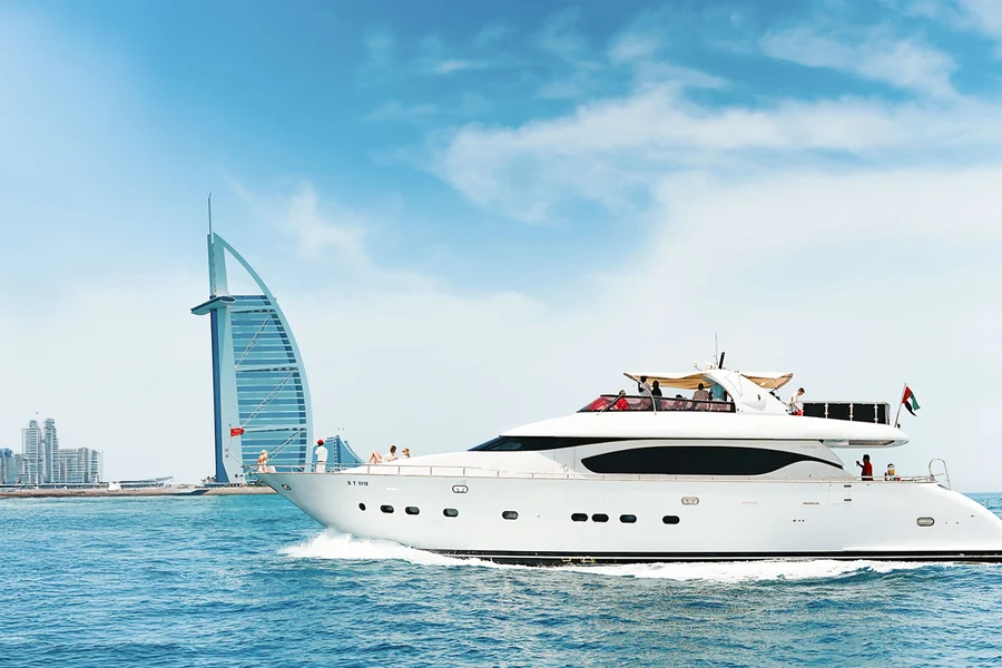 From Dubai Marina: 2/3-Hour Luxury Yacht Cruise with Breakfast or BBQ Lunch/Dinner, Dubai