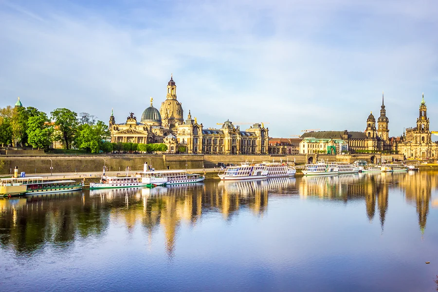 Elbe City Sightseeing Cruise, at Servicestation Terrassenufer 1 - Sächsische Dampfschifffahrt, Dresden
