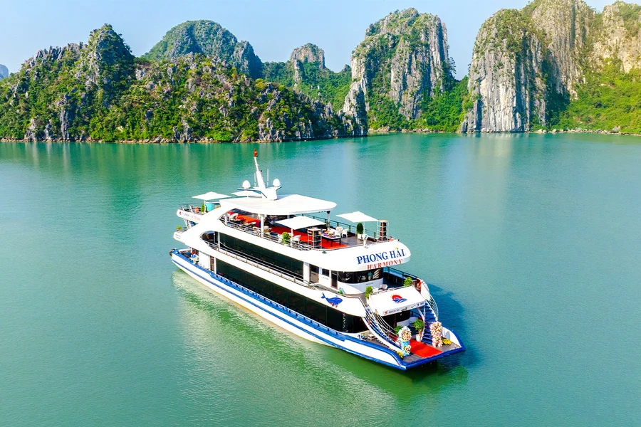 Deluxe Day Cruise: Modern Boat, Sundeck with Buffet Lunch, Hanoi