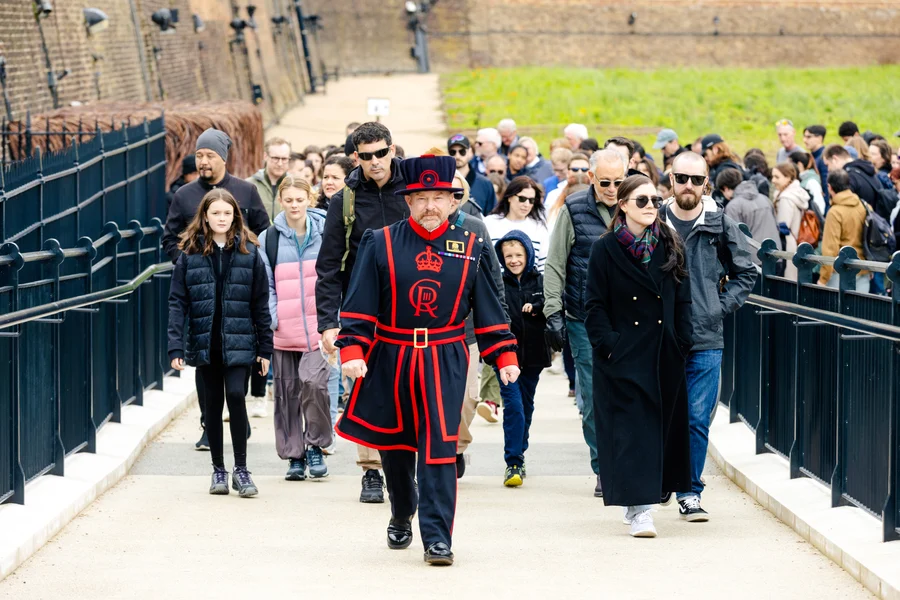 줄서기 없이 입장 가능한 런던탑 가이드 투어, at Official Ticket Office, Tower of London, London