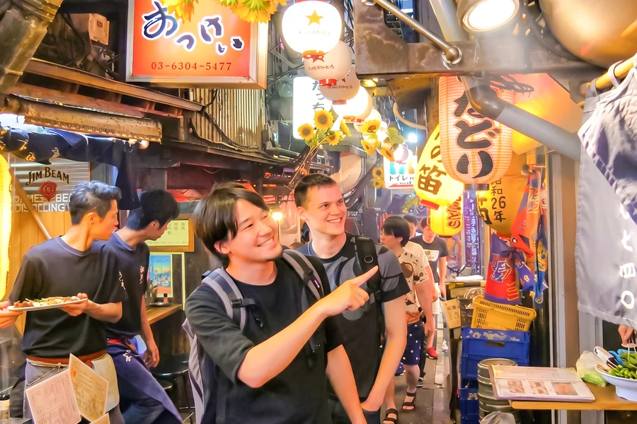 Tokyo: Shinjuku Bar Hopping Tour with All-You-Can-Drink and Dinner, Tokyo