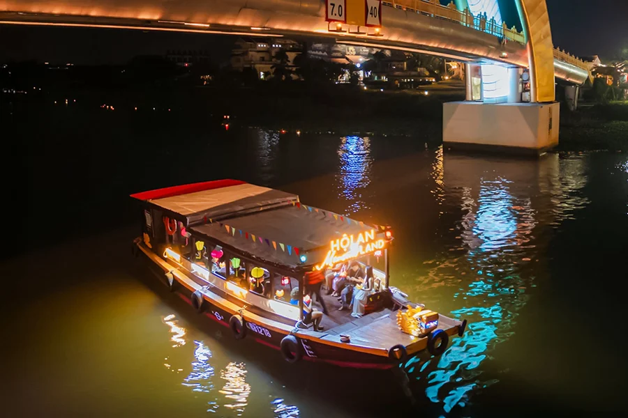 Hoi An Memories Show Tickets with Lantern Release on Boat, Hoi An