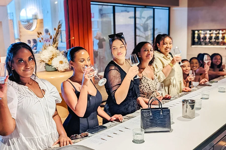 From Melbourne: Yarra Feast Tour with Two-Course Lunch, Gin, Wine & Chocolate Tasting, Melbourne