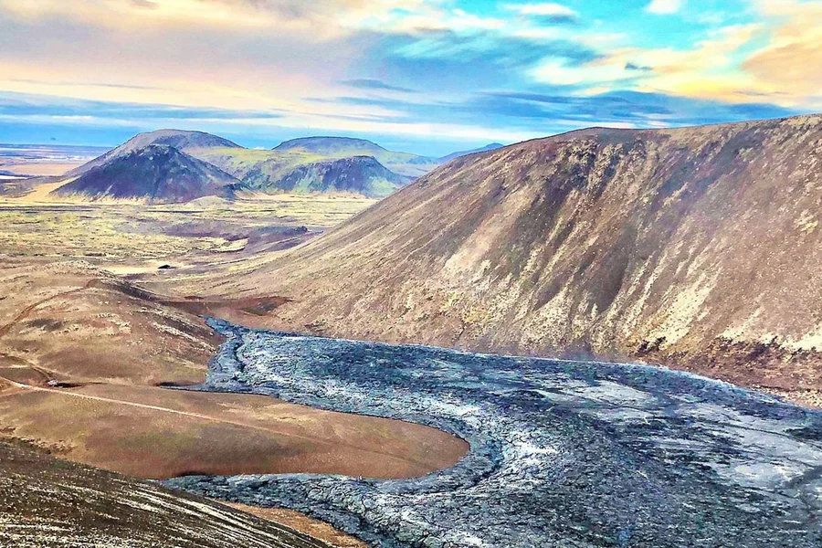 Reykjavik: Full-Day Guided Hike of Reykjanes & Volcanic Eruption Sites with Transfers, Reykjavik