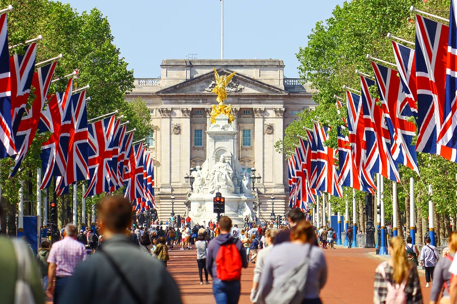 Buckingham Palace State Rooms Ticket with Royal Walking tour, at Duke of York Monument, London
