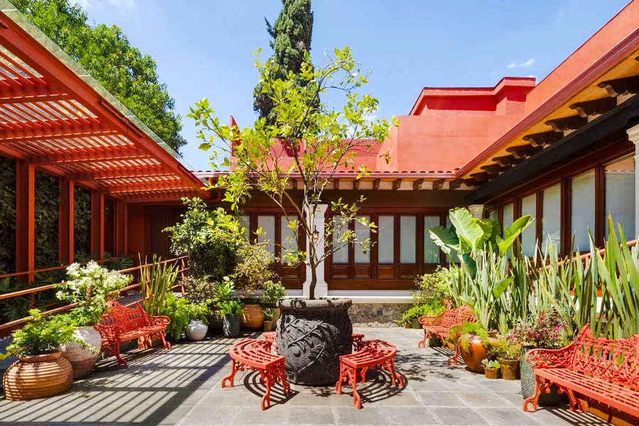 From Mexico City: Frida Kahlo Red House, Coyoacán & Xochimilco Tour with Hotel Pick-Up, Mexico City