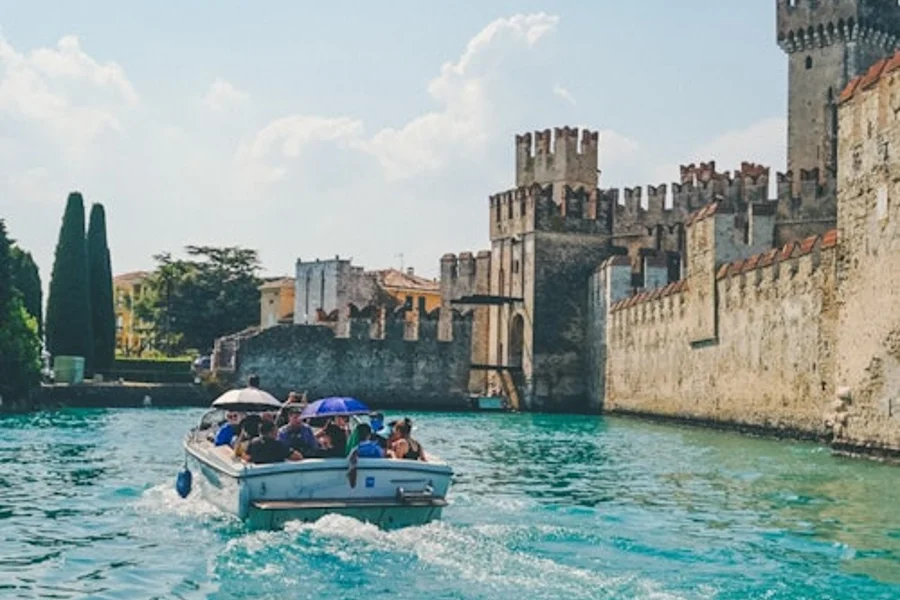 سیرمیونه: تور پیادهروی + تور قایقسواری, at Lake Garda Boat Tours, Sirmione