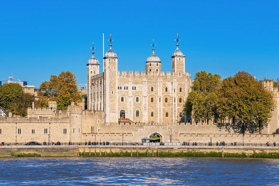 Geführte Tour durch die St. Paul's Cathedral und den Tower of London mit Themse-Flusskreuzfahrt, at The Original London Visitors Centre, Trafalgar Square, 17-19, London