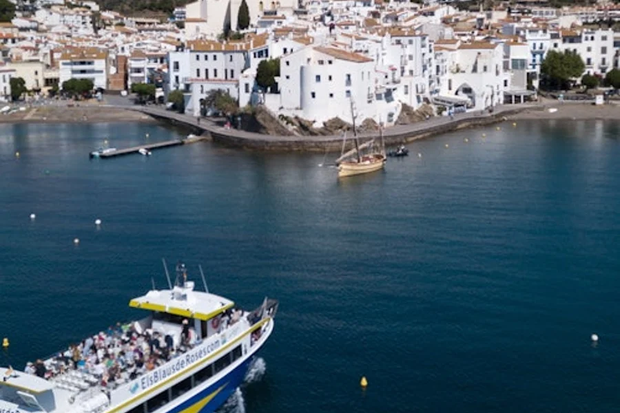 Costa Brava: Plavba lodí do Cadaqués z Roses, Roses