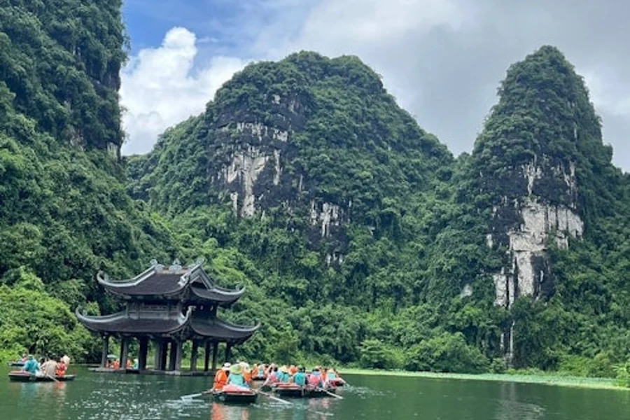 Tam Coc/Trang An, Hoa Lu & Mua Cave: Guided Tour from Hanoi + Boat Ride, Hanoi