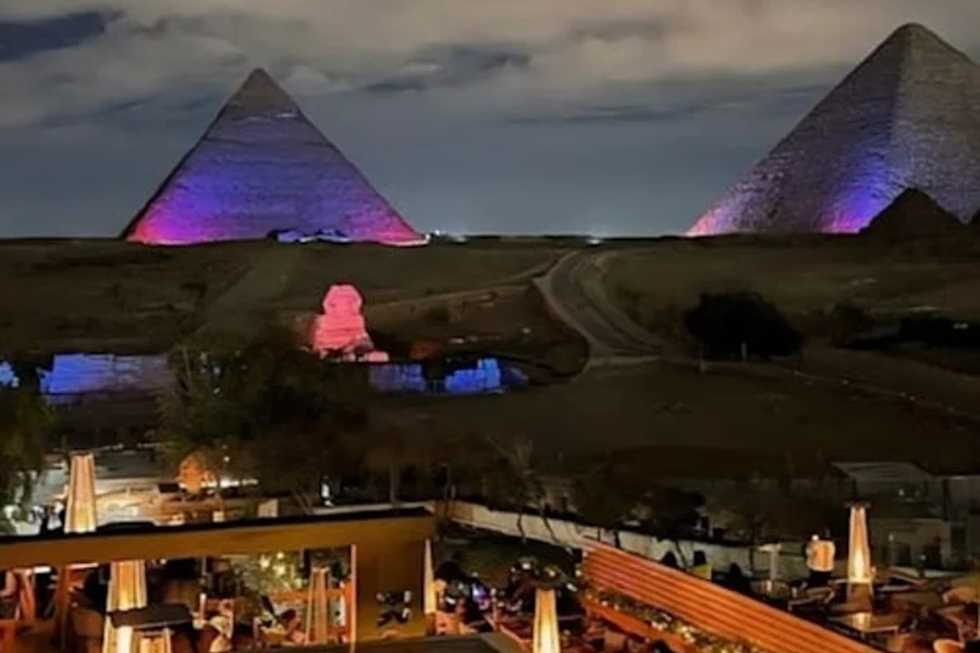 Cairo: Dinner at The Great Pyramid Inn + Transfers