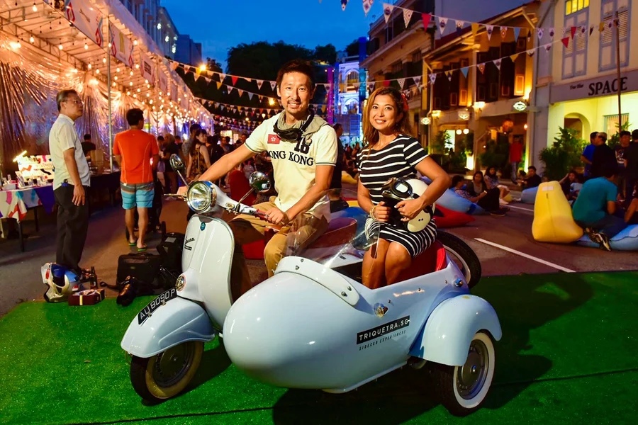 Tour Nocturn en Sidecar Vintage Vespa a Singapur, at Capitol Singapore 13 Stamford Rd, Singapore