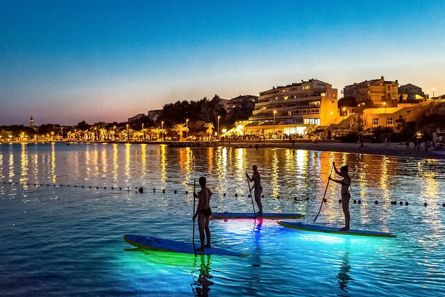 Standa upplistar paddleboard eða kajak næturskýlaferð í Split, at BRIIG BOUTIQUE HOTEL, Split