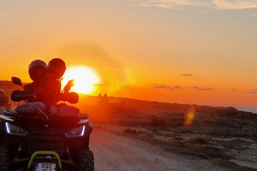 गोज़ो और कोमीनो: गाइडेड सनसेट क्वाड टूर + बोट टूर + ट्रांसफर, at Gozo Day Trips, Ghajnsielem