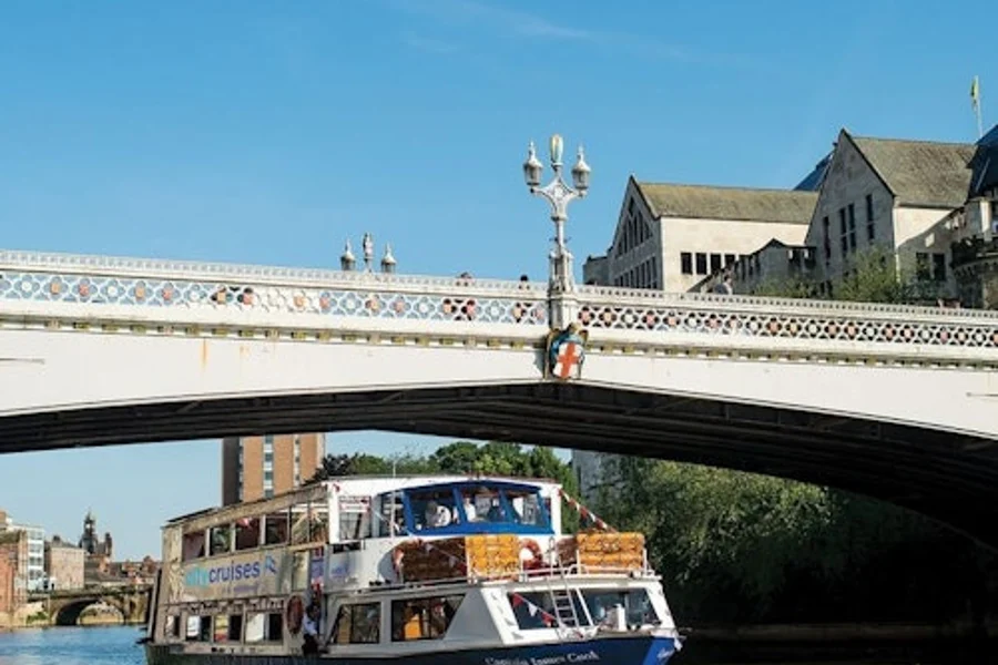 York: City Cruise, York