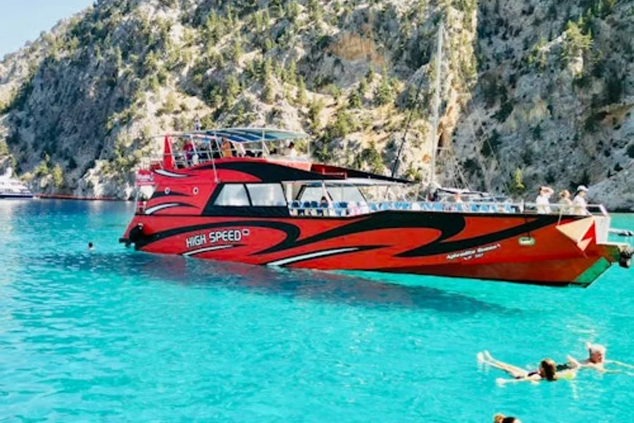 Rodas: Lancha Rápida a la Isla de Symi con Parada para Nadar en la Bahía de San Jorge, Rhodes