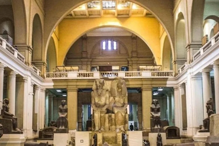 Egyptian Museum Cairo, Giza Pyramids & Sphinx: Guided Tour + Transfer + Lunch