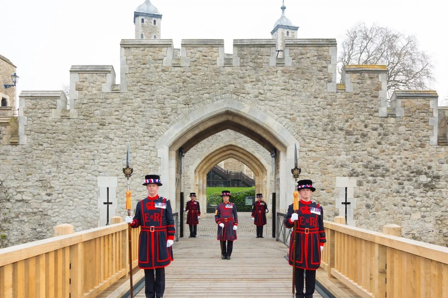 क्राउन ज्वेल्स देखने की सुविधा सहित टॉवर ऑफ़ लंदन के टिकट, at Tower of London, London