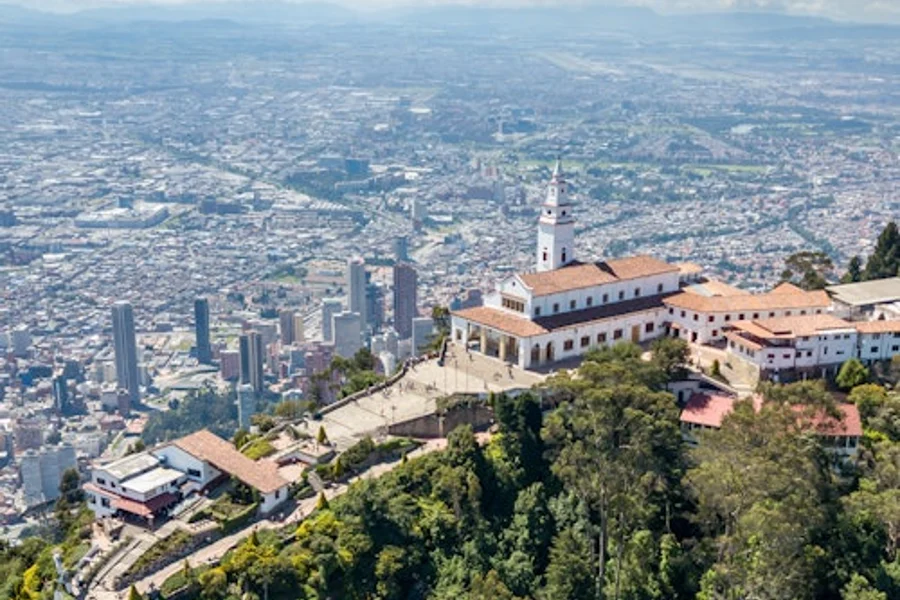 Monserrate: Funicular or Cable Car Roundtrip, Bogota