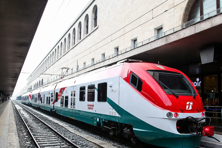 Leonardo Express: Traslados en tren de ida entre el Aeropuerto de Fiumicino y la Estación Termini de Roma, at Fiumicino Airport, Rome