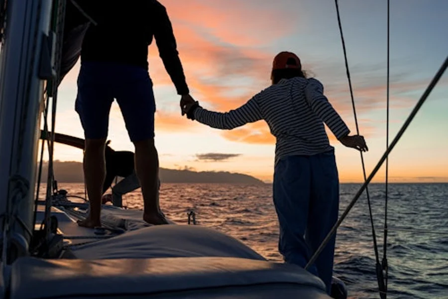 Tenerife: Excursão Privada de Vela de 6 Horas para Los Gigantes com Natação, Bebidas e Tapas, at Tenerife Sailing Tours, Costa Adeje