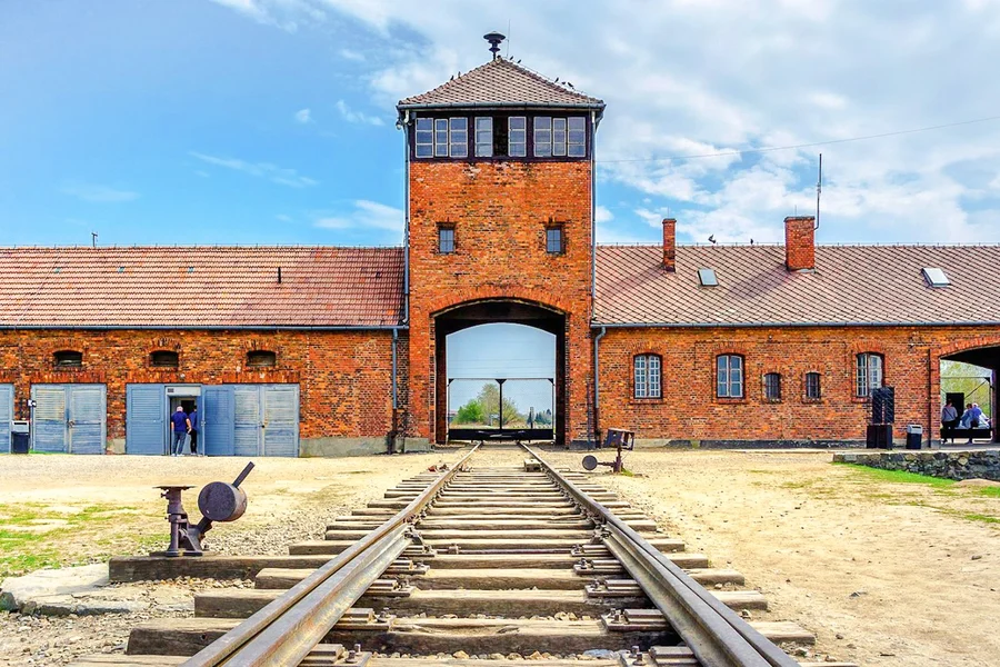 Desde Varsovia: Tour Guiado a Auschwitz-Birkenau con Traslados, at Warsaw, Krakow