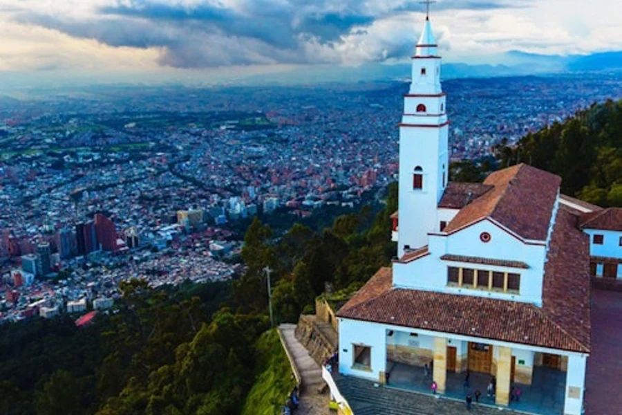 Monserrate Bogotá: Tour Guiado + Boleto de Teleférico, Bogota