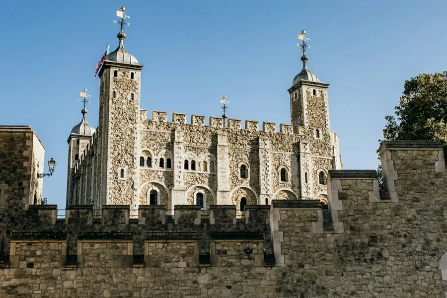 Tower of London: Guided Tour + Crown Jewels + Cruise, at Tower of London