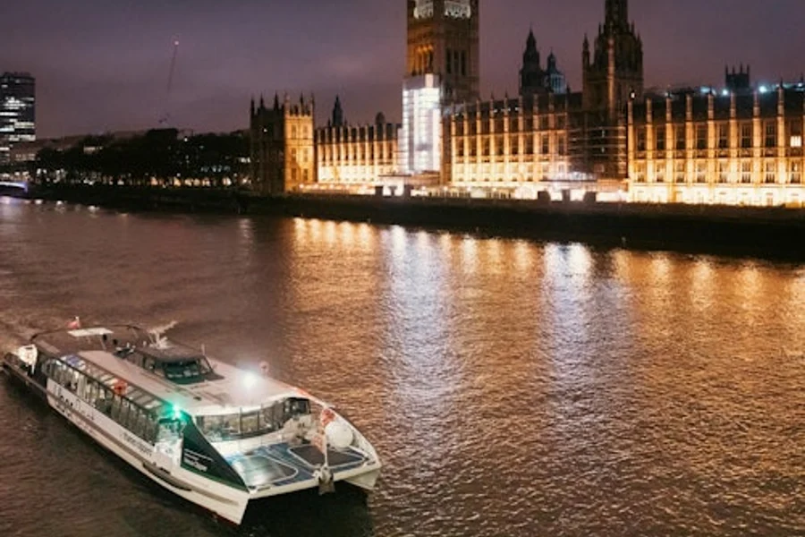 Uber Boat by Thames Clippers: 2-Araw na Hop-on Hop-off Pass para sa Pamamasyal, at Thames River Cruises, London