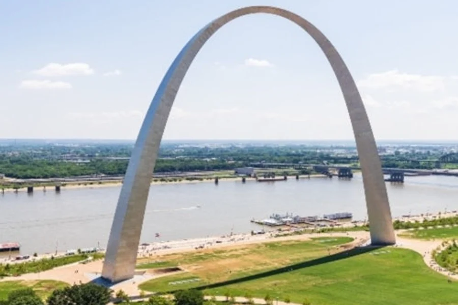 St. Louis: Small Group City Tour + Gateway Arch Entry + River Cruise, St Louis