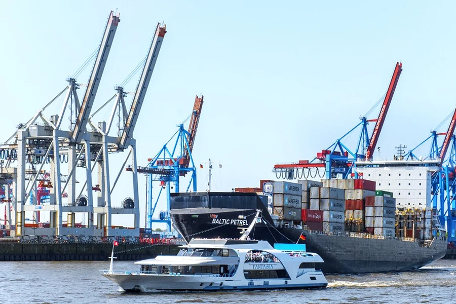 Pacchetto: Crociera nel Porto di Amburgo + Biglietti per la Visita Guidata in Tedesco all'Elbphilharmonie, at Baumwall, Hamburg