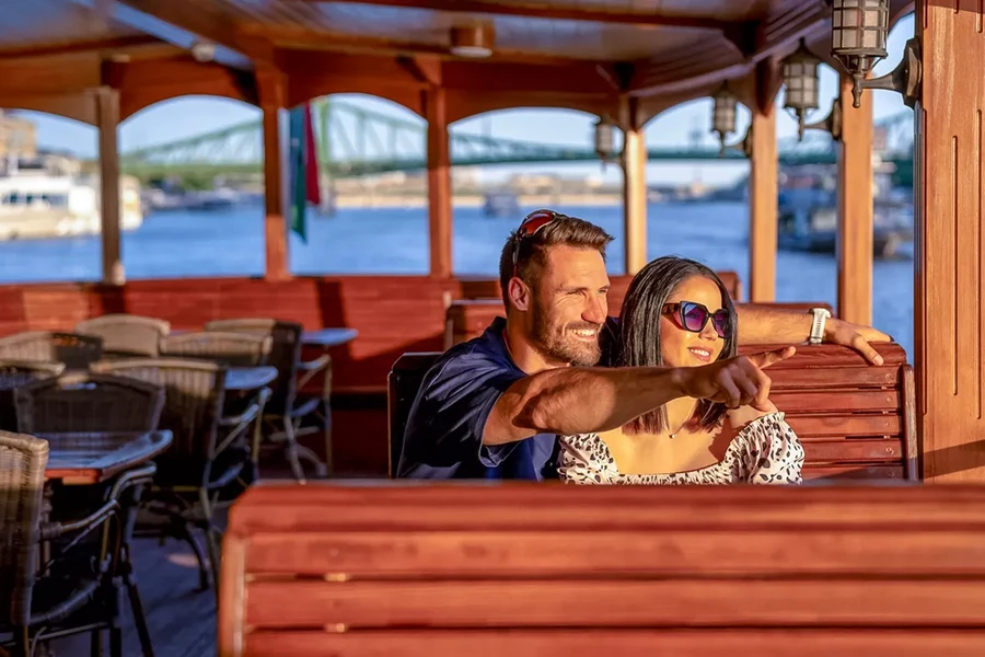 Pelayaran Sungai Danube di Budapest dengan Kapal Pengayuh Bersejarah, at Duna Cruises - Budapest Sightseeing Boat Tours, Budapest