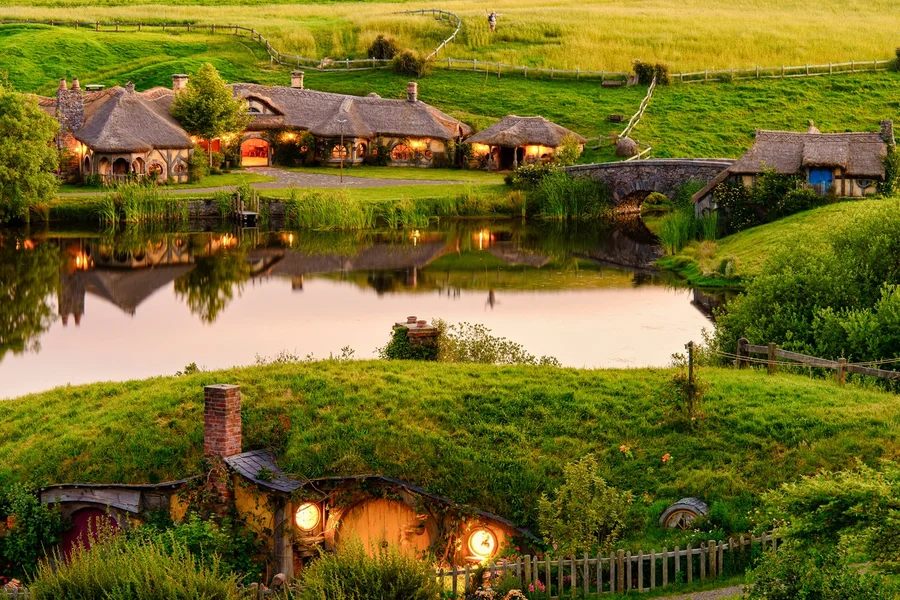 From Auckland: Hobbiton Movie Set, Wai-O-Tapu, & Rotorua Small Group Guided Tour, Auckland