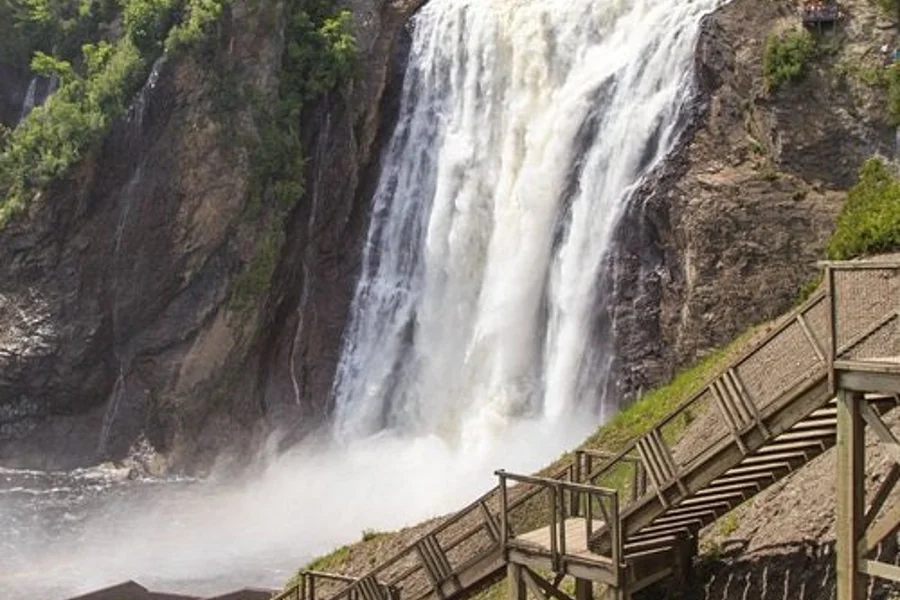 Quebec City & Montmorency Falls: Guided Day Tour from Montreal, Montreal