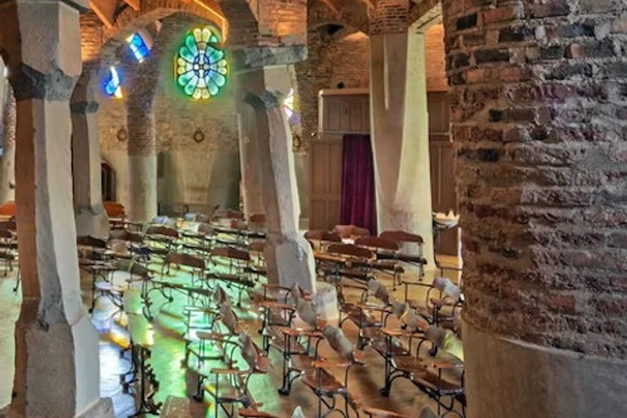 Gaudís Krypt og Colonia Güell: Guidet Rundvisning, Santa Coloma De Cervello