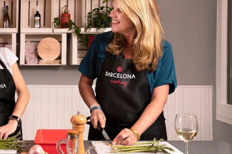 Barcelona: Premium Tapas & Paella Cooking Class