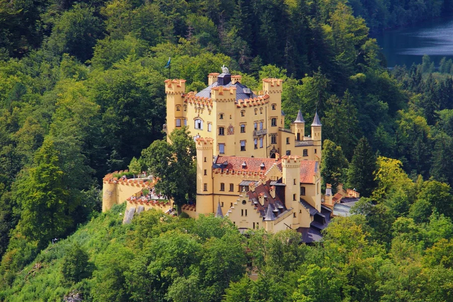 Private Guided Tour of Neuschwanstein & Linderhof Castle Grounds from Munich, Munich