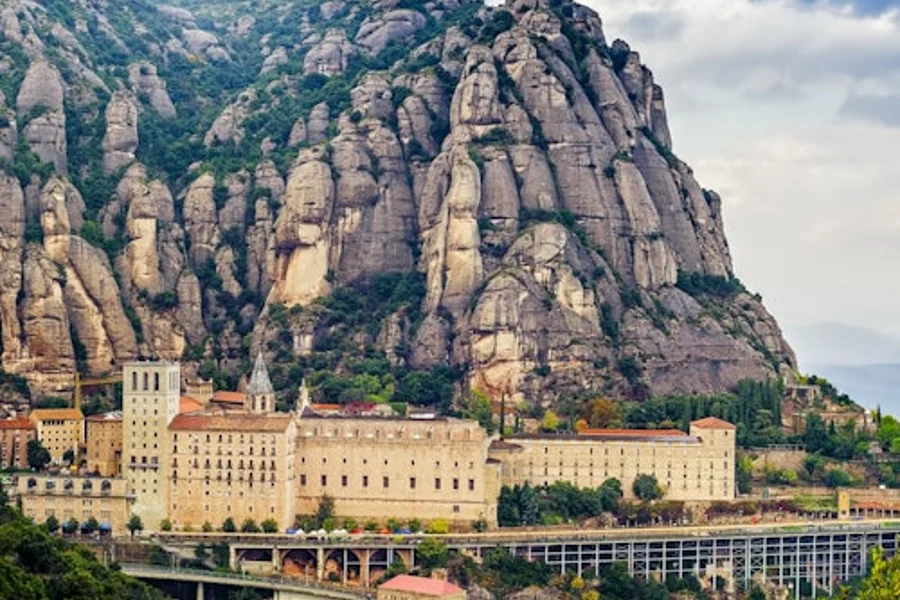 Carte Montserrat Mountain : Train depuis Barcelone + Chemin de fer à crémaillère + Moreneta + Chœur, Monistrol De Montserrat