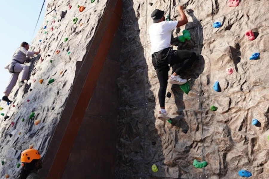 تجربة برج المغامرات في حديقة الفجيرة: جولة في برج الحركة, at Fujairah Adventures Park, Fujairah