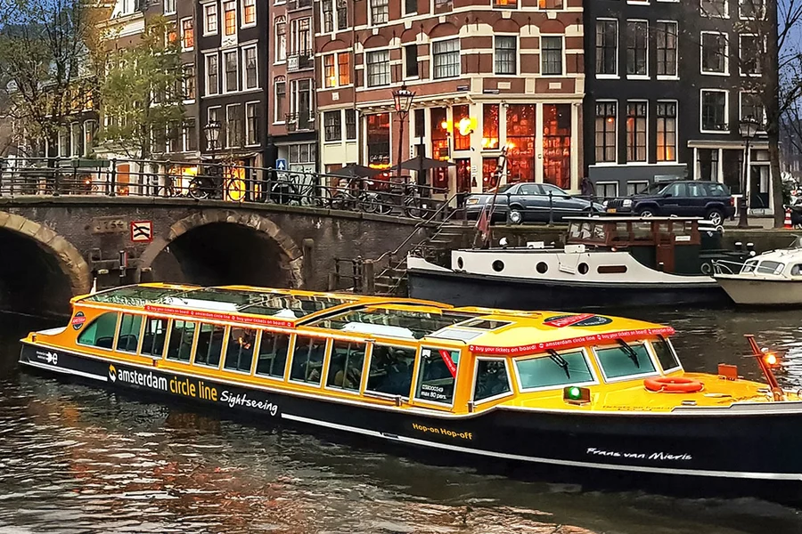 阿姆斯特丹:运河游船,提供葡萄酒和奶酪, Amsterdam