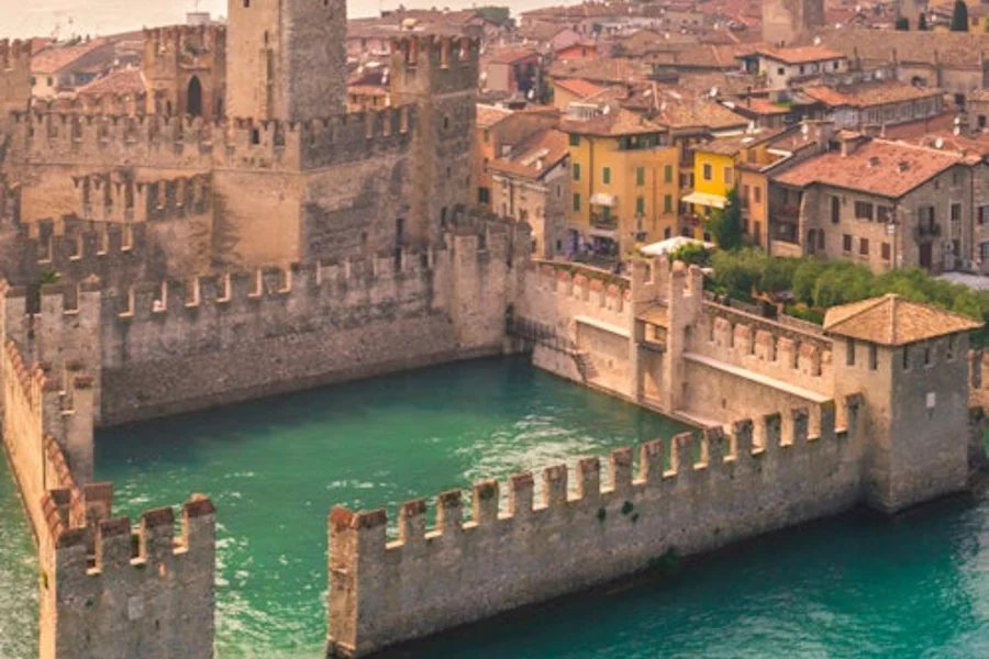دریاچه گاردا: تور قایقرانی ۲۵ دقیقهای در شبهجزیره از سیریونه, at Lake Garda Boat Tours, Sirmione