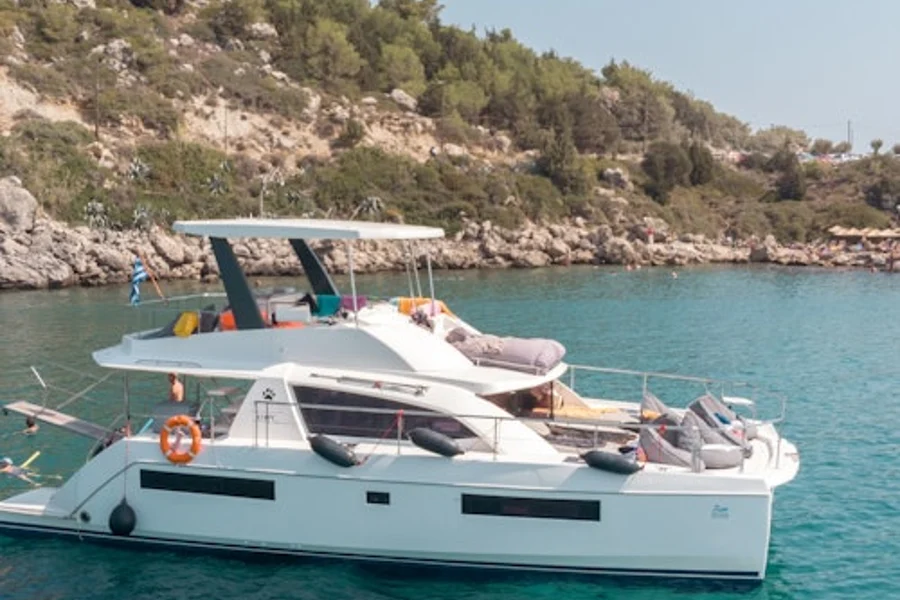 Rodio: Crucero de Día en Catamarán a Motor con Almuerzo, Rhodes