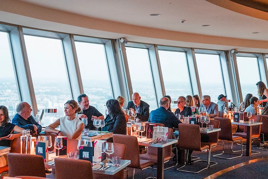 柏林电视塔入场券,并附餐饮, at Berliner Fernsehturm, Berlin