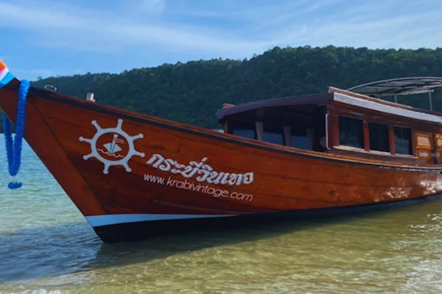 Krabi: Auringonnousun 4 saarta luksus vintage-veneellä, Krabi