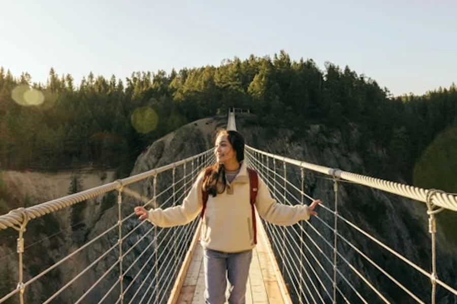 Golden Skybridge: Entrada, Golden