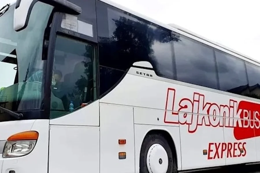 Auschwitz-Birkenau: Enveis transport til/fra Krakow, Auschwitz