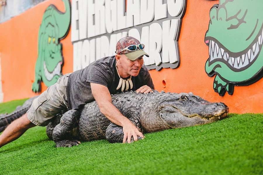 Miami: Everglades Holiday Park Airboat Tour with Alligator Show, Miami