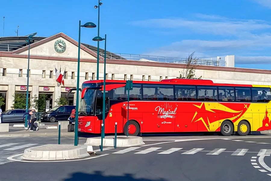 Bus transfer: Disneyland Parijs naar/van ORY Airport of CDG Airport met Magical Shuttle, Paris