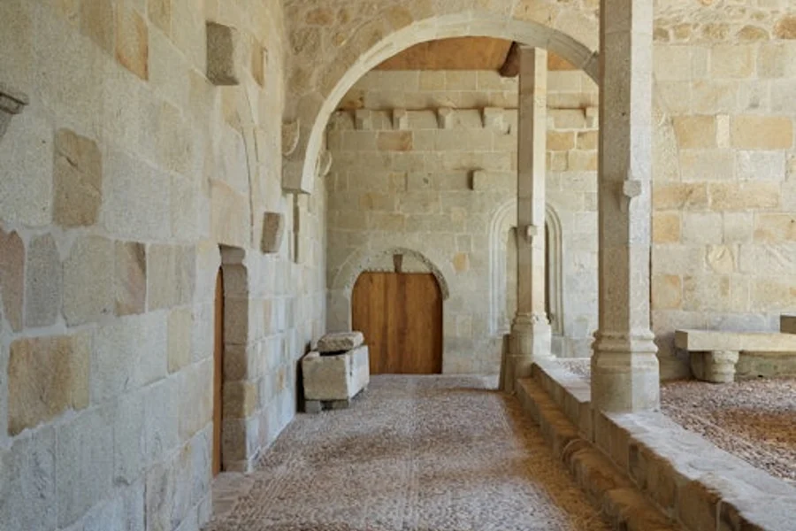כרטיס כניסה + סיור מודרך לקרן ספריית ללו, Porto
