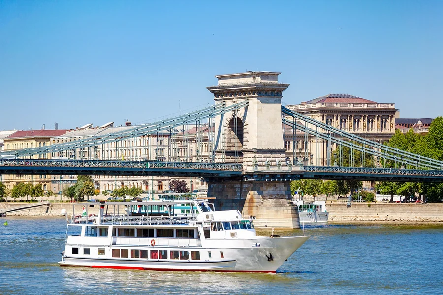 Pelayaran Melihat-lihat Sungai Danube Budapest dengan Minuman, Budapest